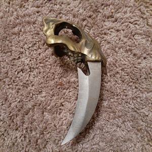 Saber tooth dagger with tiger skull